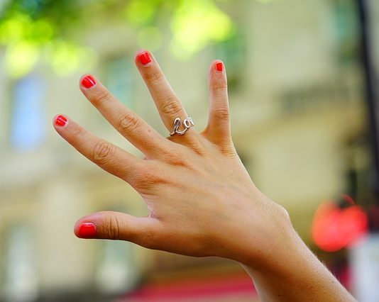 Przedłużanie paznokci – jaki najlepszy sposób przedłużanie paznokci