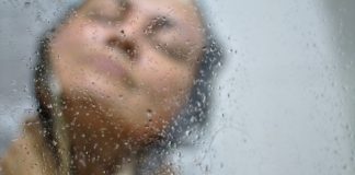 Paznokcie w krzykliwym kolorze