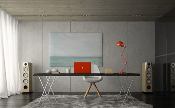 Oświetlenie na biurko – jakie wybrać? Praktyczny poradnik pracoholiczki lampka na biurku