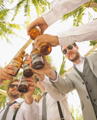 Jaki żakiet do sukienki na wesele?