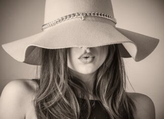 Czy metaliczne kurtki są modne?