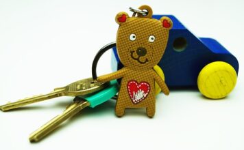 Jak się nazywa mała kieszonka w marynarce?