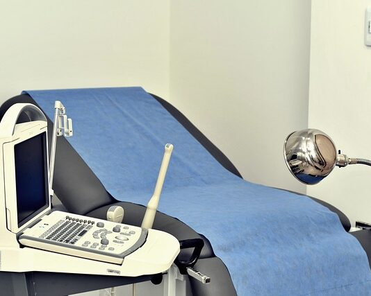 Czy można iść do ginekologa w spodniach?