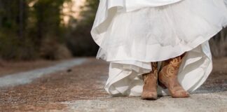 Do czego beżowe kowbojki?