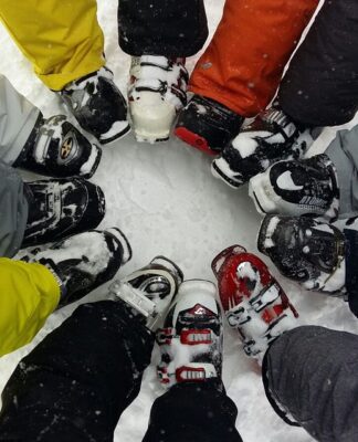 Jakie kozaki dla niskiej osoby?