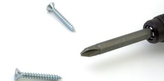 Co zrobić gdy nie można odkręcić kolczyka?