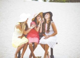 Czy mucha musi pasować do sukienki?