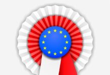 Po której stronie przypina się kotylion?