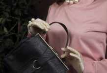 Jak nosić torbę przez ramię?