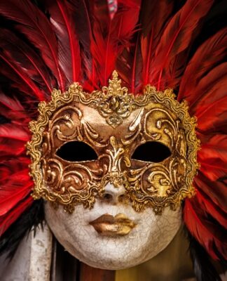 Z czego zrobić maskę wenecką?