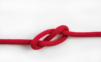 Jaki węzeł do wąskiego krawata?