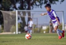 Dlaczego piłkarz po golu nie może ściągać koszulki?