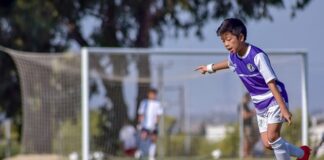 Dlaczego piłkarz po golu nie może ściągać koszulki?