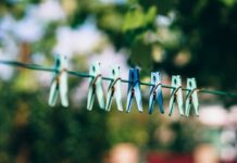 Jak zapiąć muchę na zapięcie?