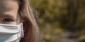 Czy żabka sprzedaje maseczki?