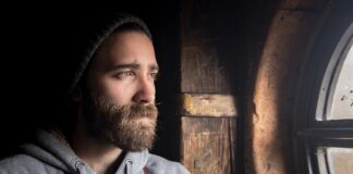 Jak nazywa się czapka wojskowa?