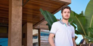 Jak nosić za duży T-shirt?