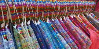 Co zarzucić na sukienkę?