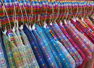 Co zarzucić na sukienkę?