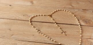 Ile trwa msza roratnia?