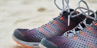 Czy adidasy pasują do marynarki?