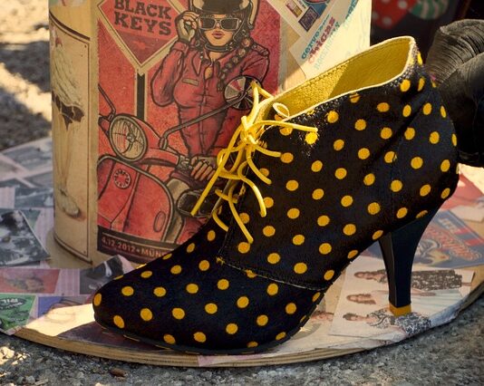 Czy mokasyny pasują do dresu?