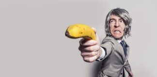 Czy na garnitur zakłada się kurtkę?